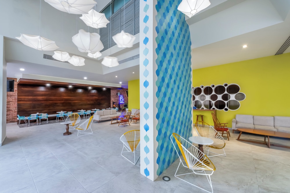 Krystal Urban Cancun 13/63