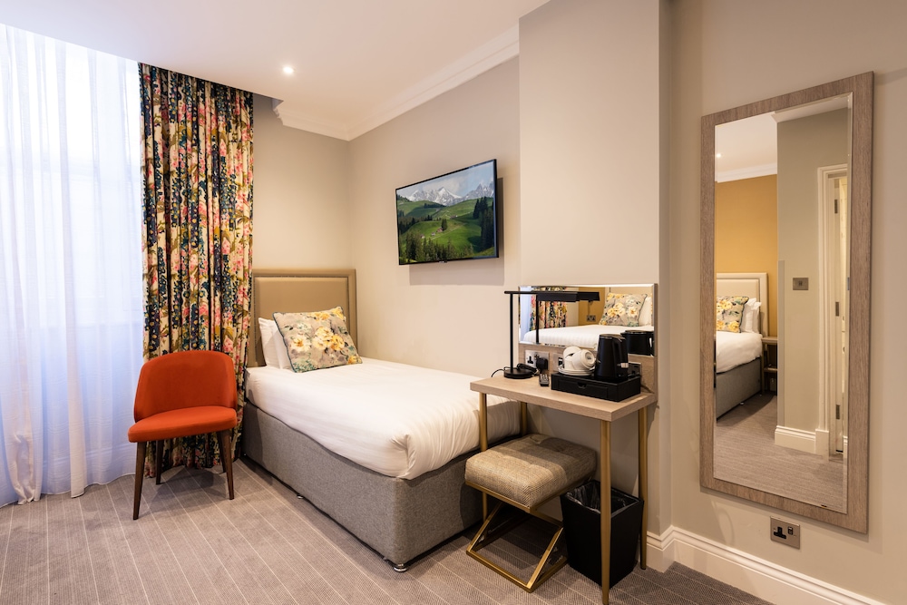 Byron Hotel 27/69