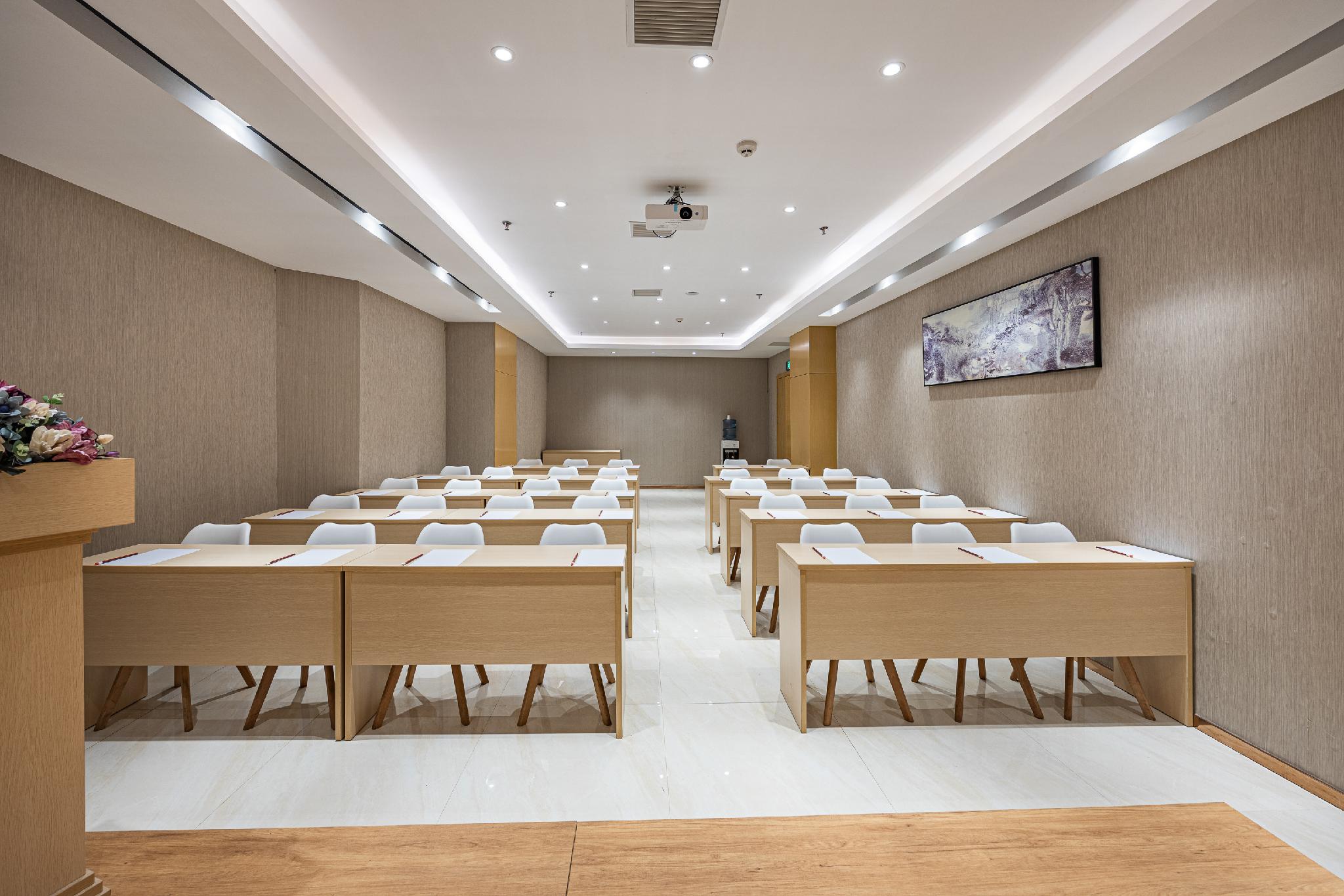 City convenient hotel (Hengyang railway station store) 27/29