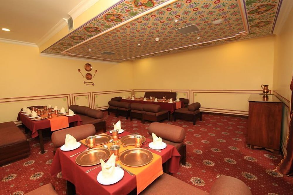 Hotel Dynasty 37/46