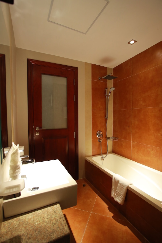 Al Liwan Suites Rawdat Al Khail 24/45