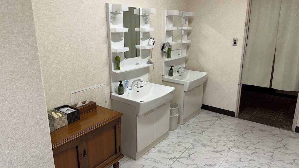 Hotel Crown Hills Miyoshi 37/40