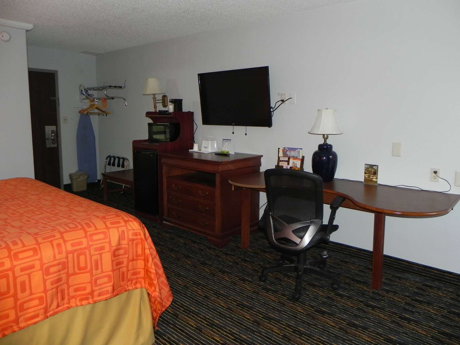 Howard Johnson by Wyndham Lexington 25/33