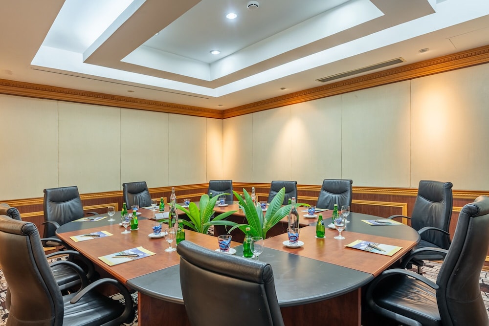 HULHULE ISLAND HOTEL 45/55