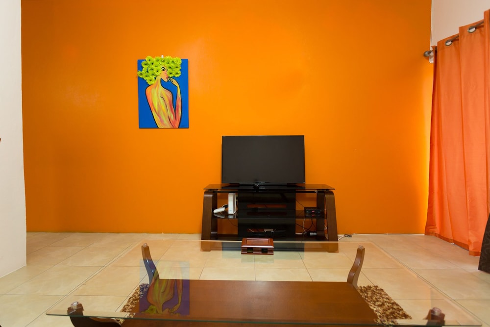 The Embassy Luxury Apt Crystal Towers Ii 15/19