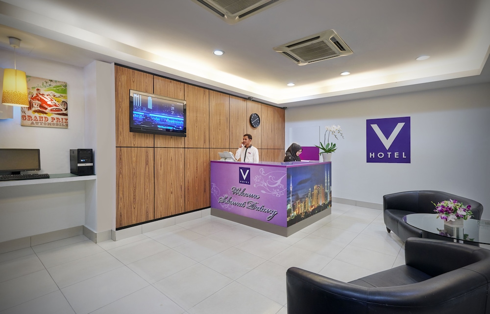 V Hotel 3/35