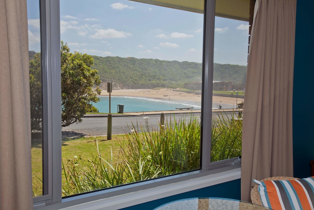 SOUTHERN OCEAN MOTOR INN 33/67