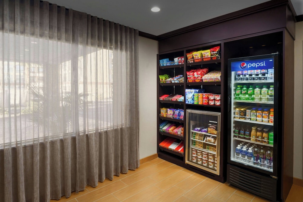 Fairfield Inn and Suites by Marriott Las Vegas South 29/57