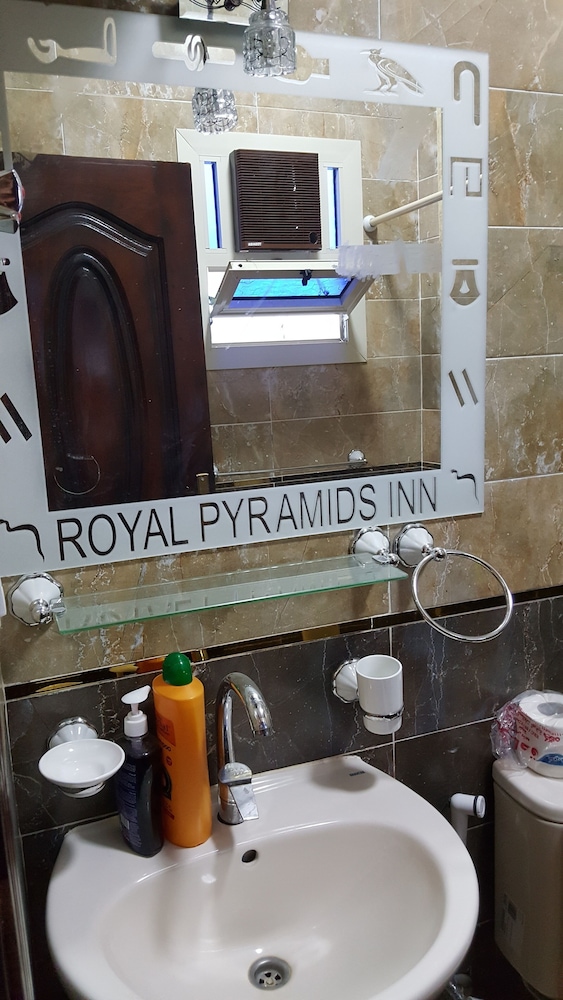Royal Pyramids Inn 49/50