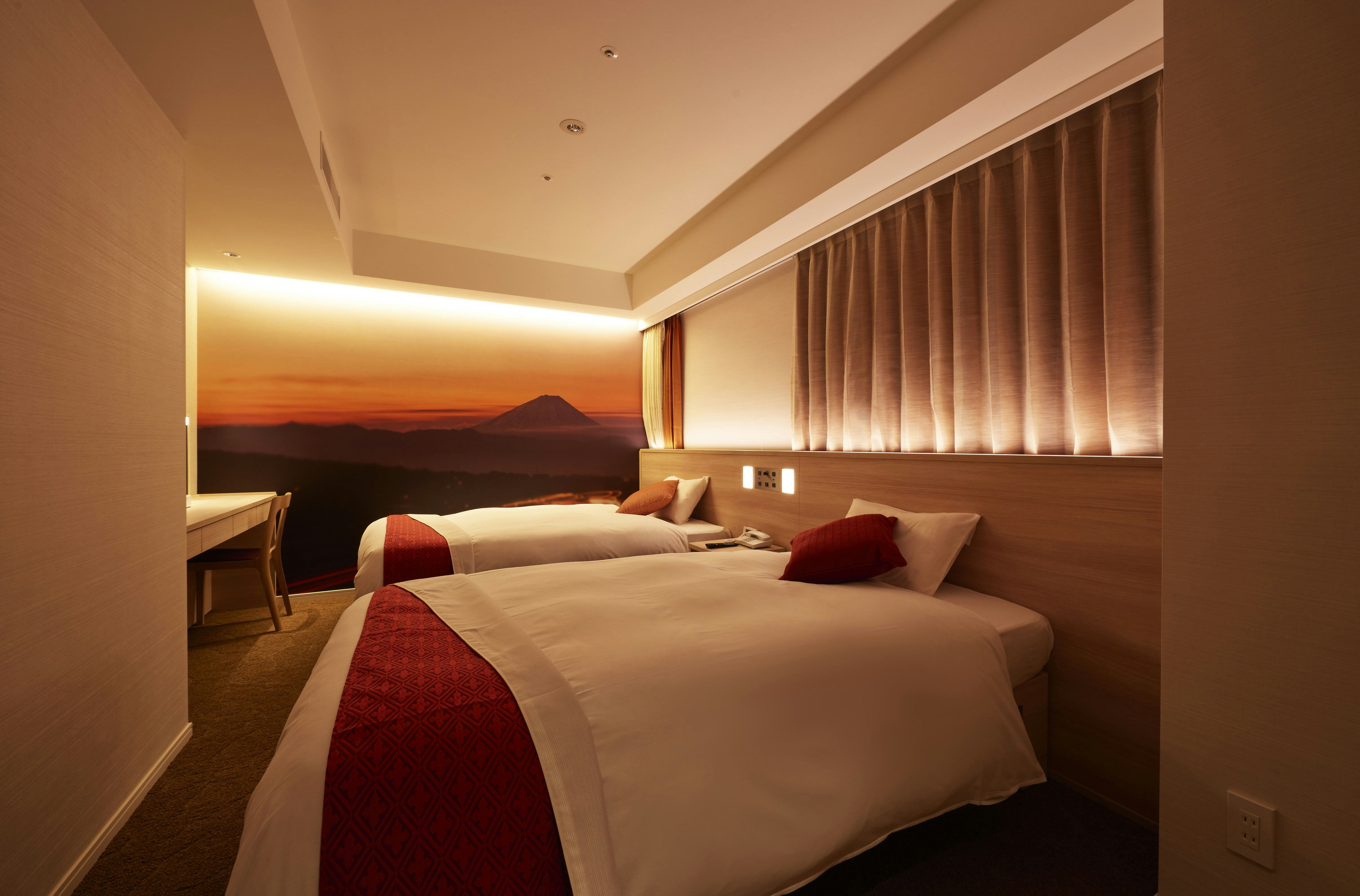 DELUXE, TWIN BEDS