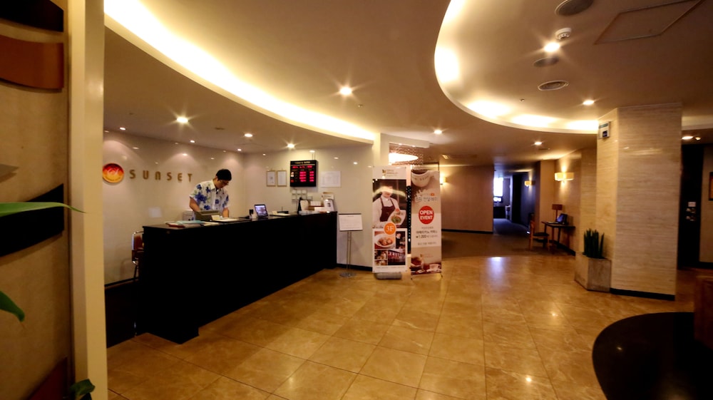 Sunset Hotel 9/50