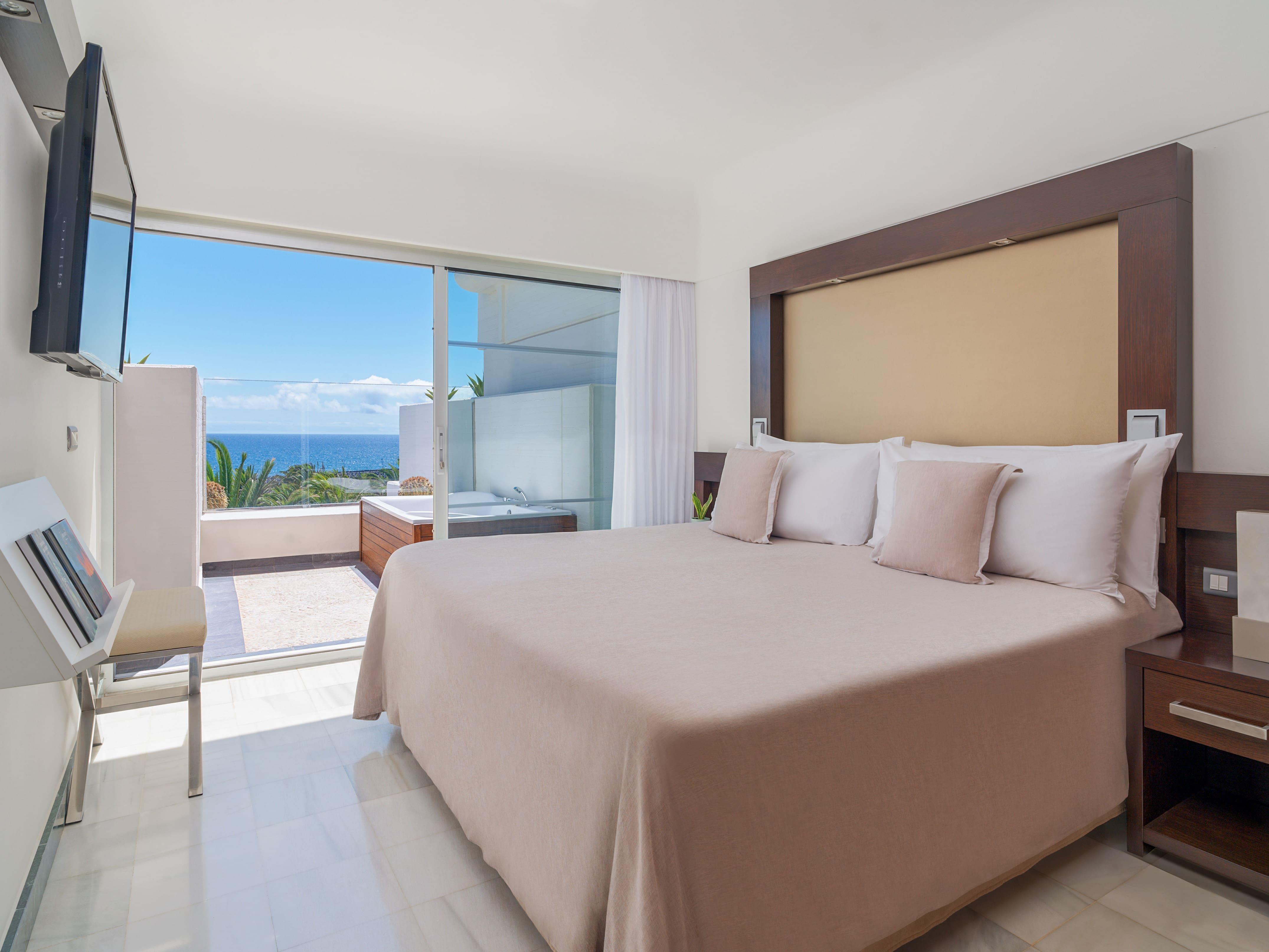 Suite, Single, Ocean Front, Jetted Tub