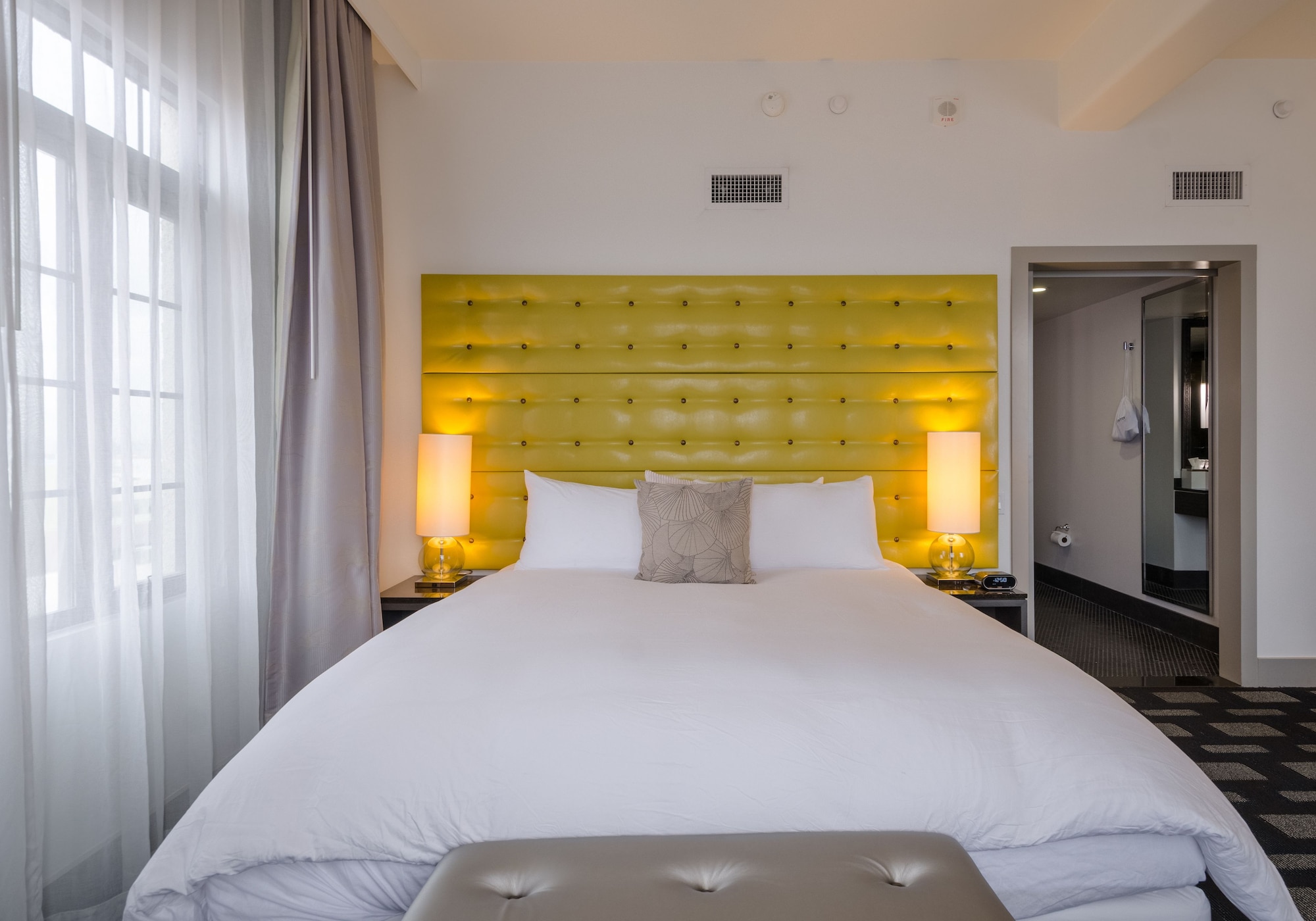MAVERICK, KING BED