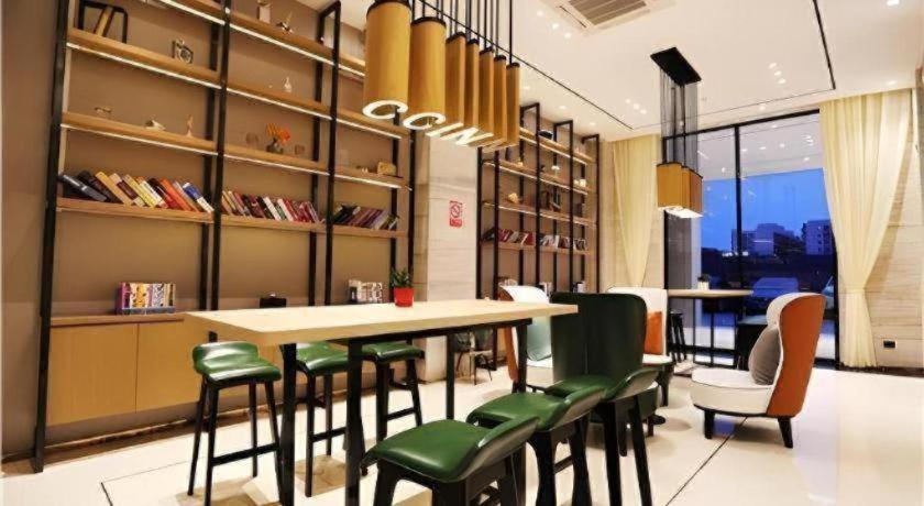 City Comfort Inn (Zhaoqing Dawang Wandu Square) 26/31