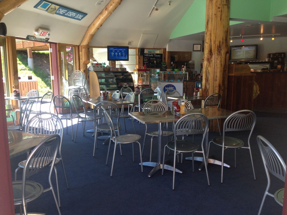 Sioux Lodge Suites by Grand Targhee Resort 32/50