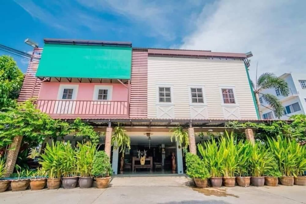 Sabai Hotel & Plaza 1/50