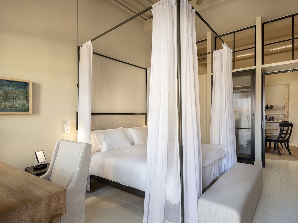 SUPERIOR, SUITE, OLD HARBOUR VIEW