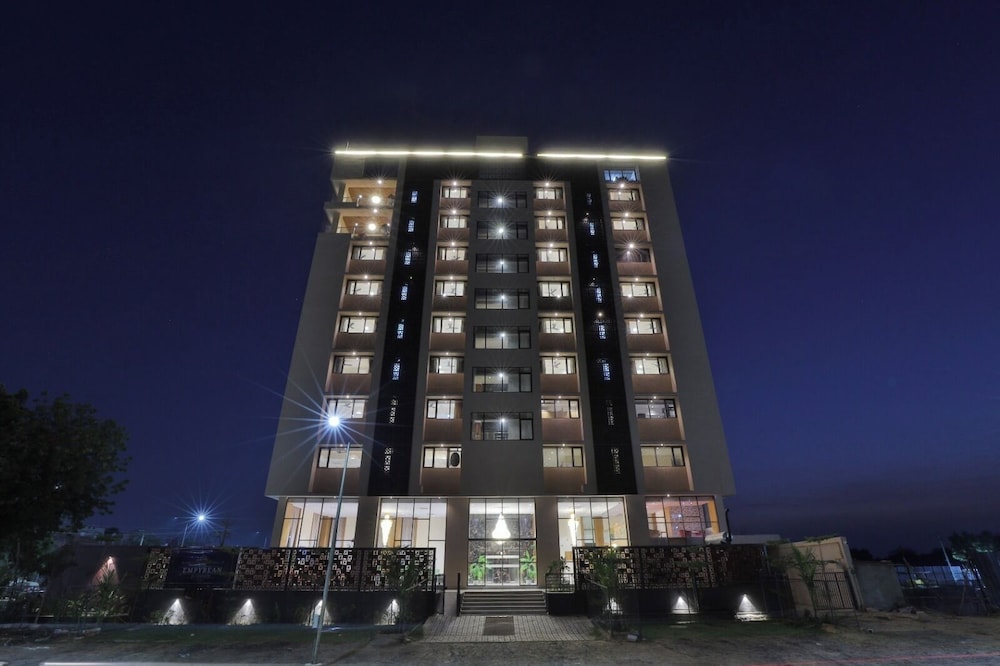 Hotel Empyrean 1/49