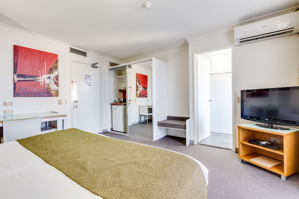 Hillcrest Apartment Hotel 18/49