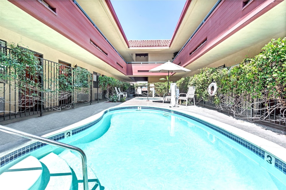 Vantage Point Inn - Woodland Hills 14/26