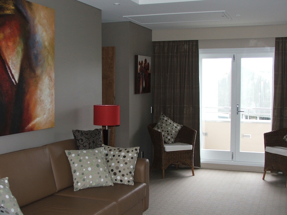 Brentwood Hotel 33/54