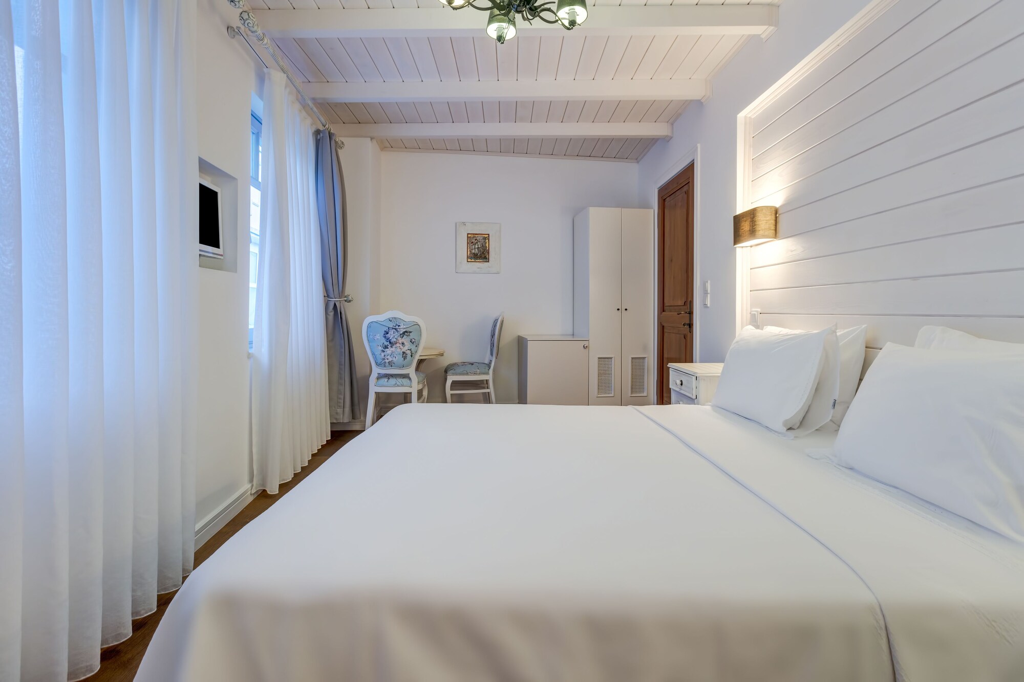 ROOM, DOUBLE BED