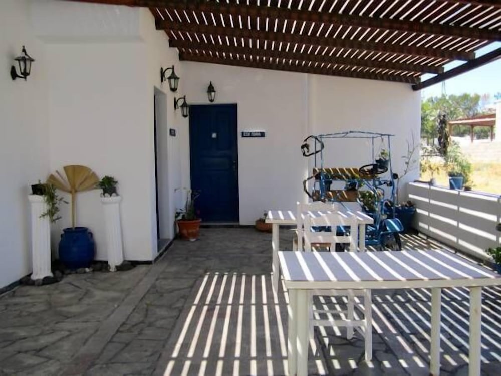 Santorini Breeze 3/22