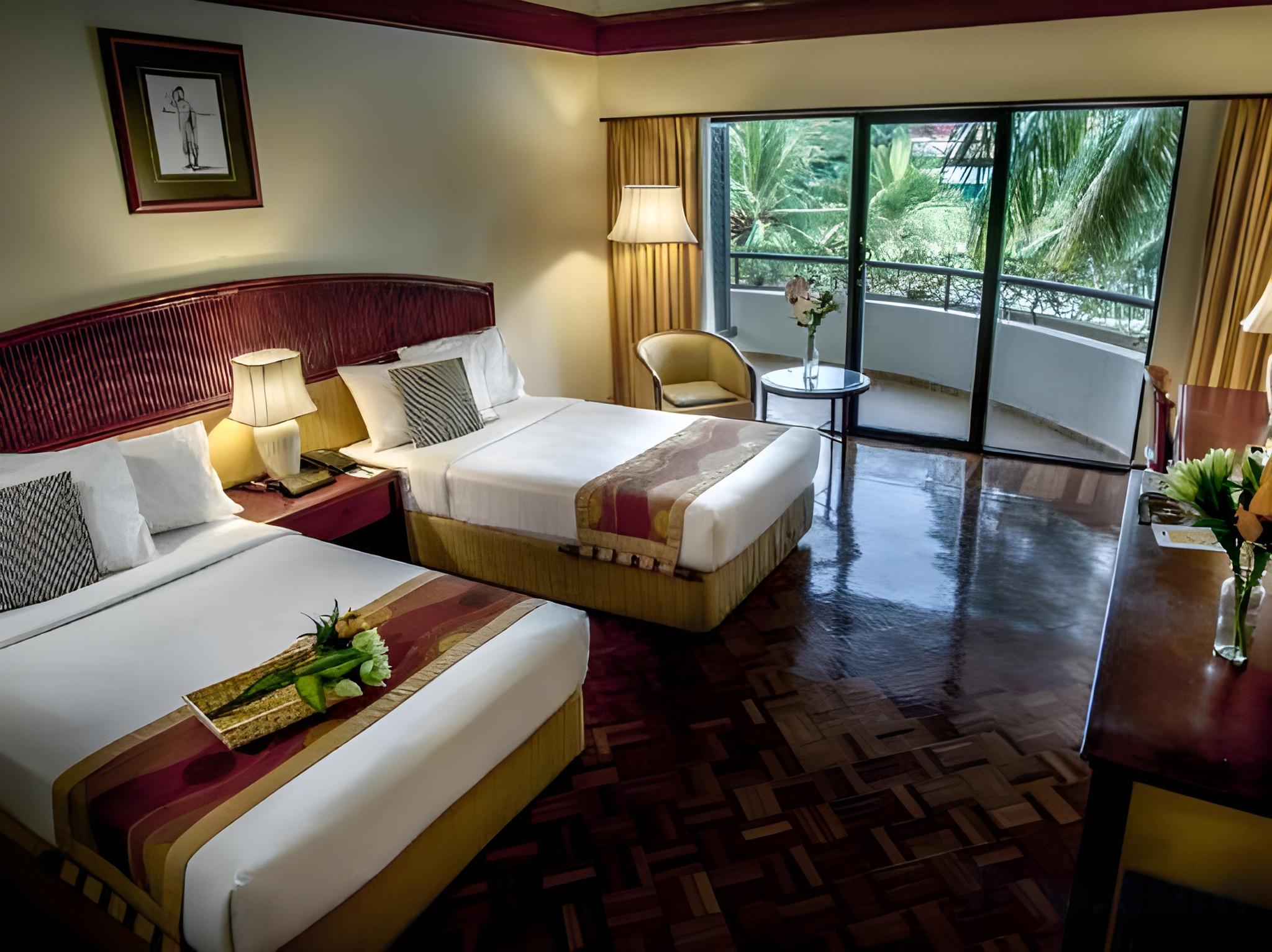 DELUXE KING ROOM