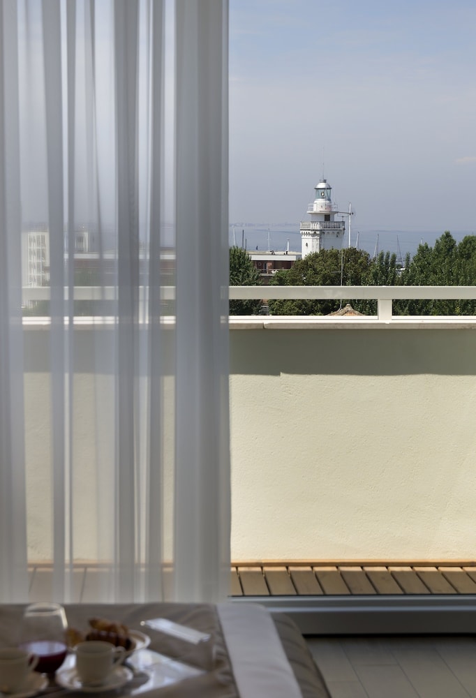 Hotel Biancamano 40/47
