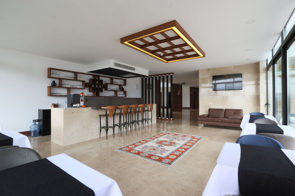 Carissa Hotel 25/35