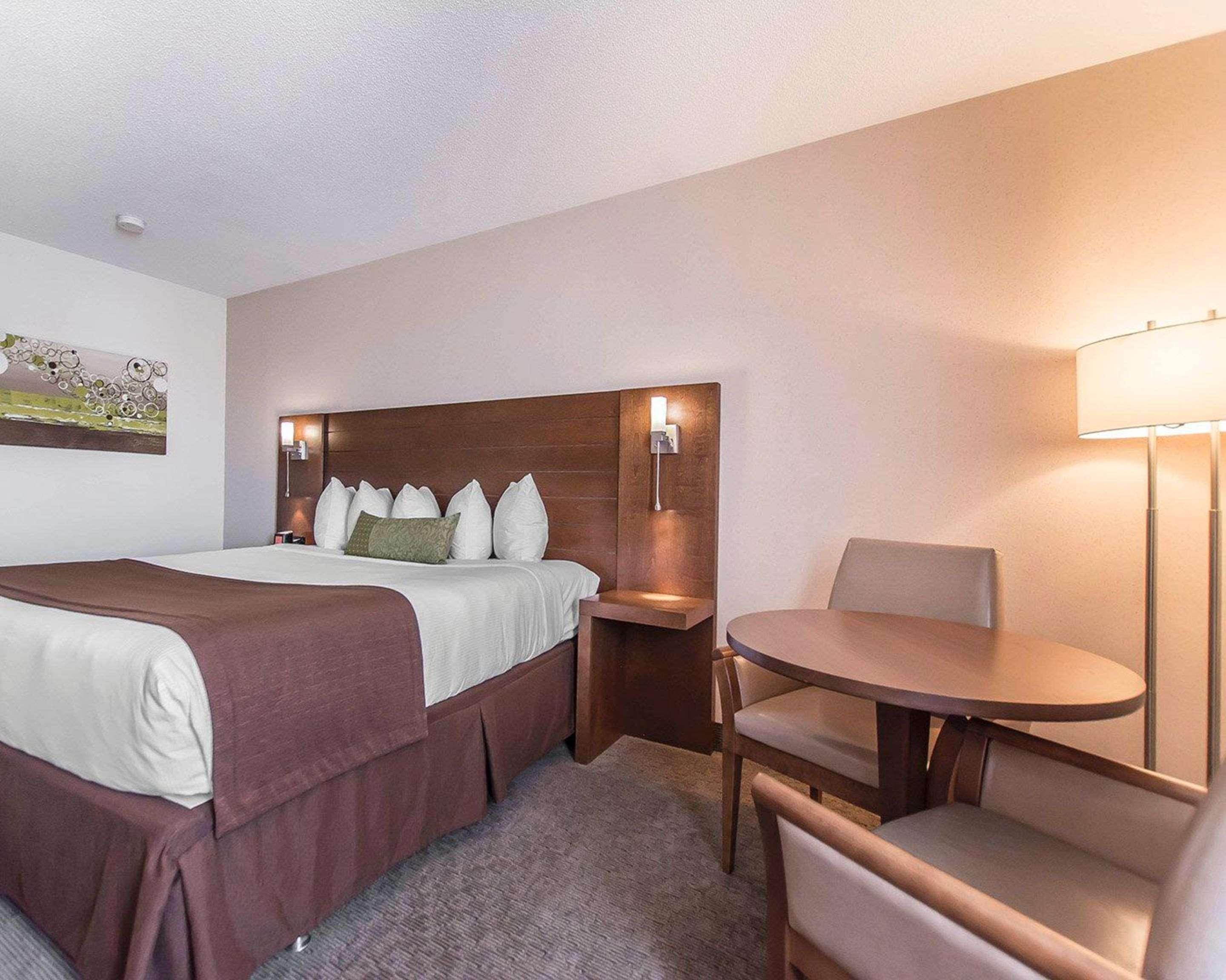 Upgrade, Business, King Bed، Quality Inn Rouyn-Noranda 3/7