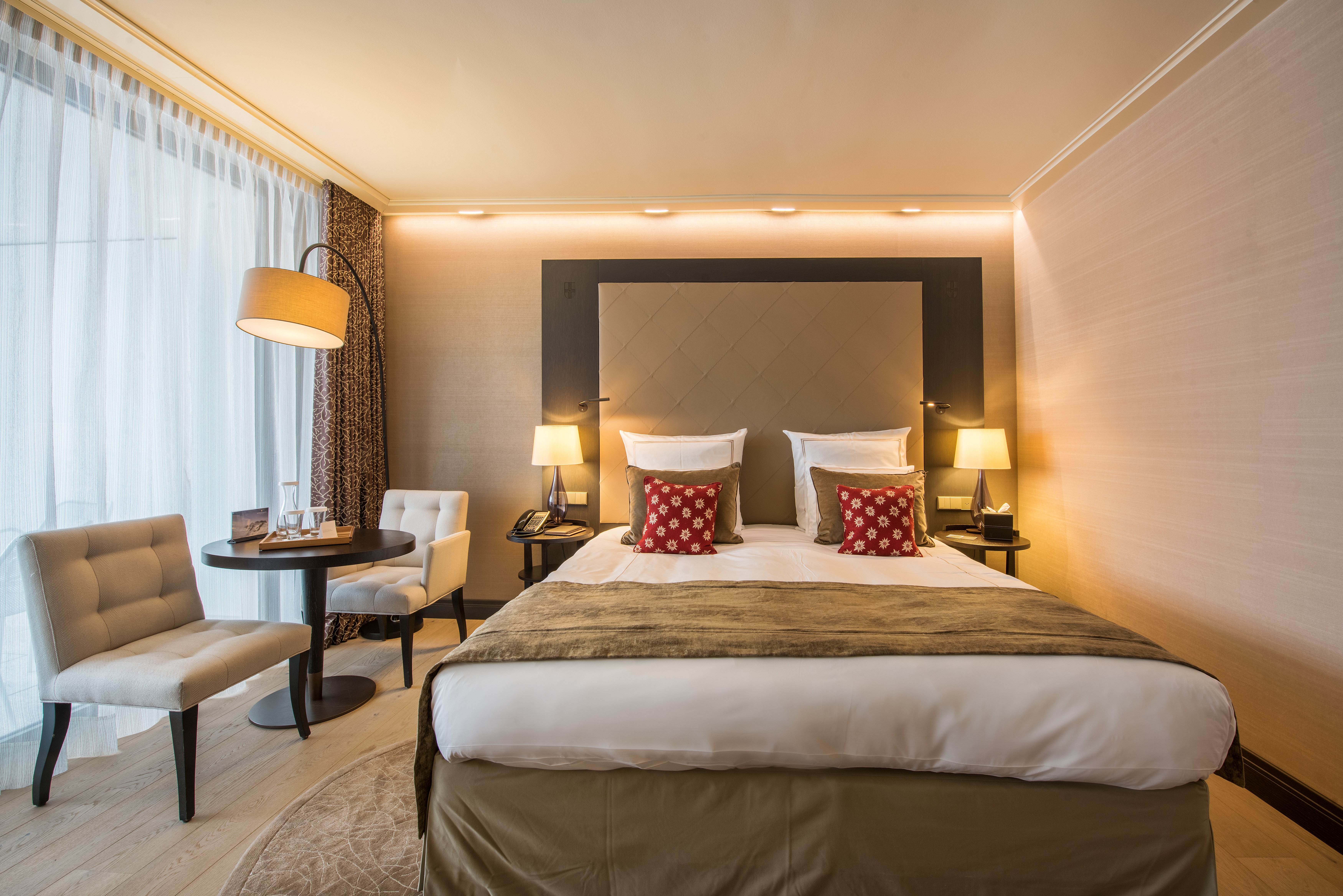 غرفة بريميوم بسرير كينج بشرفة، AlpenGold Hotel 2/4