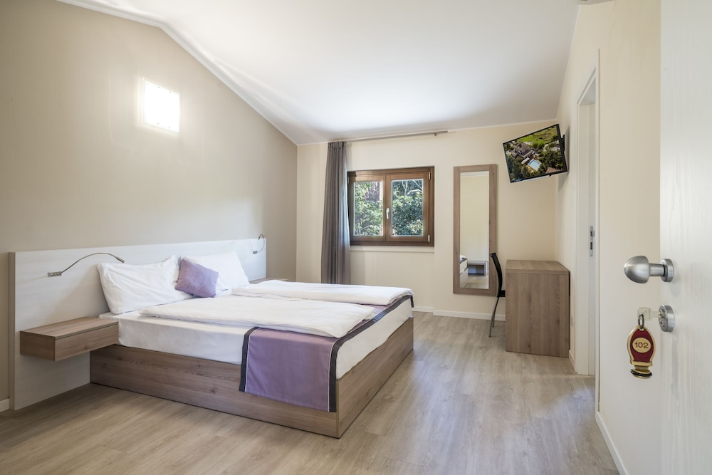 STANDARD, DOUBLE BED
