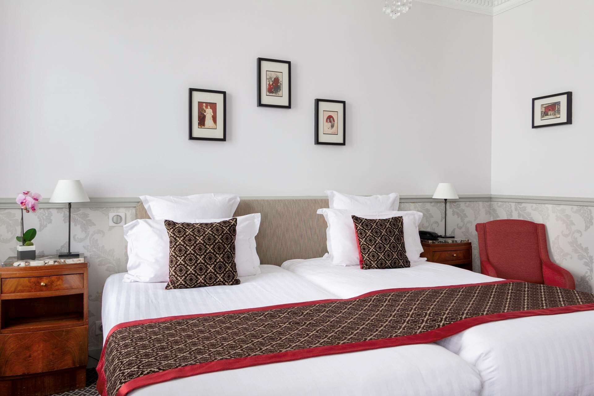 ROOM, TWIN BEDS