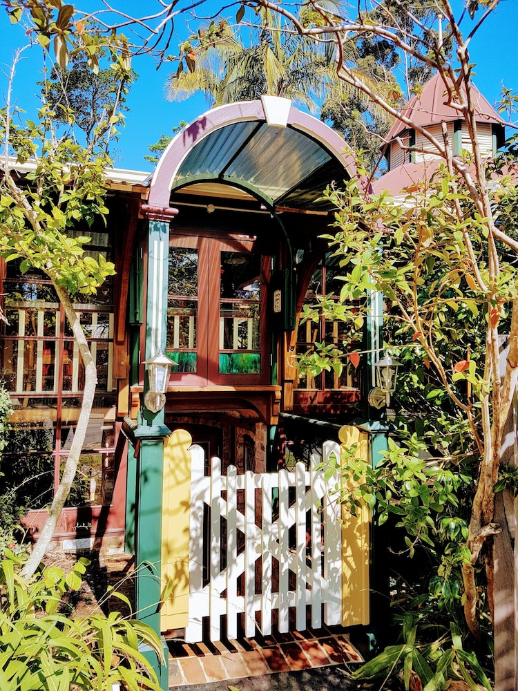 Bridgefield Guest House 7/50