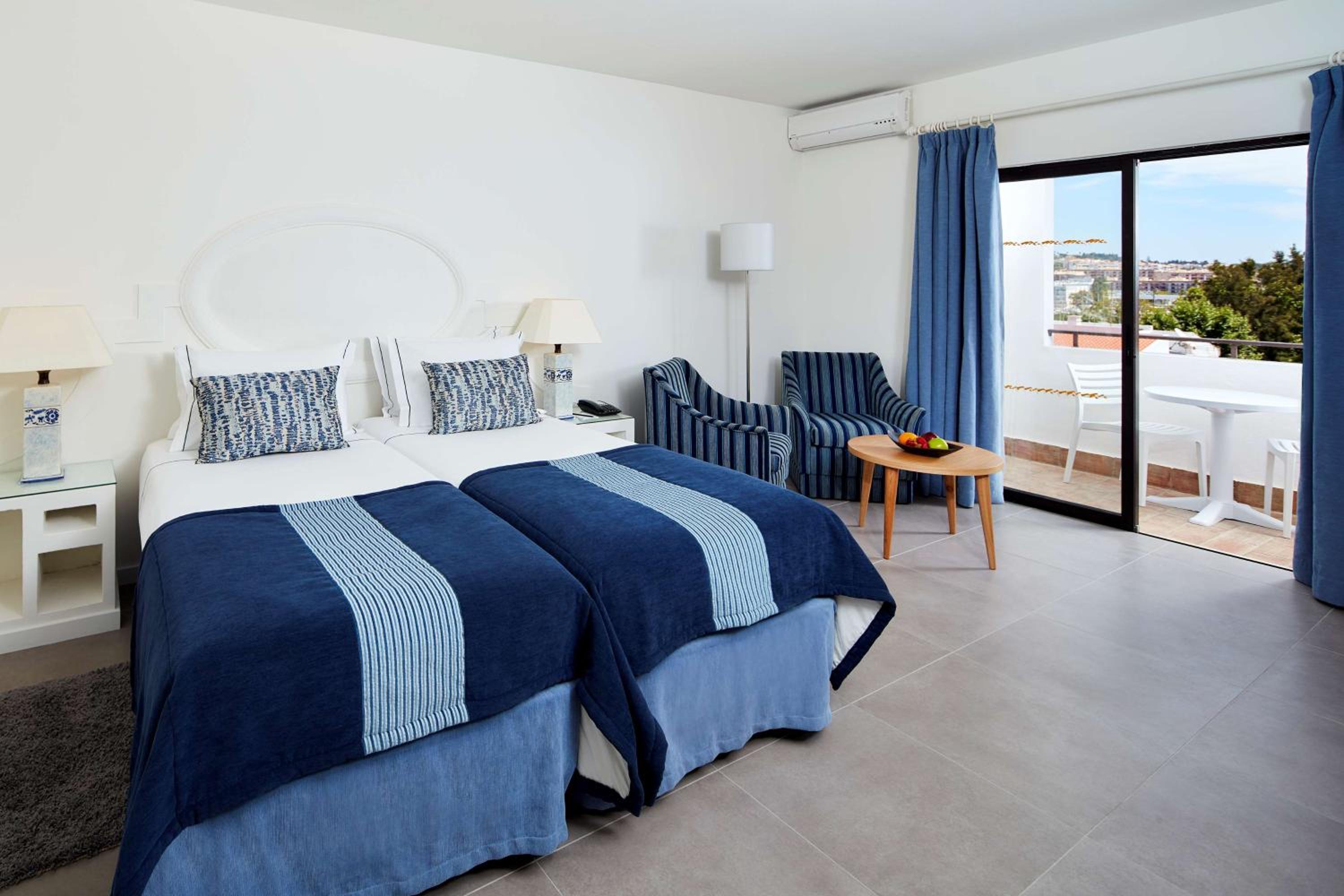 Standard, Double or Twin Bed, with Extra Bed, Xl