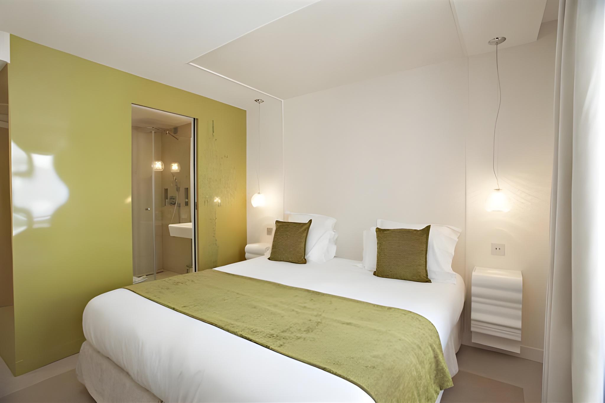 Boudoir, Queen Bed