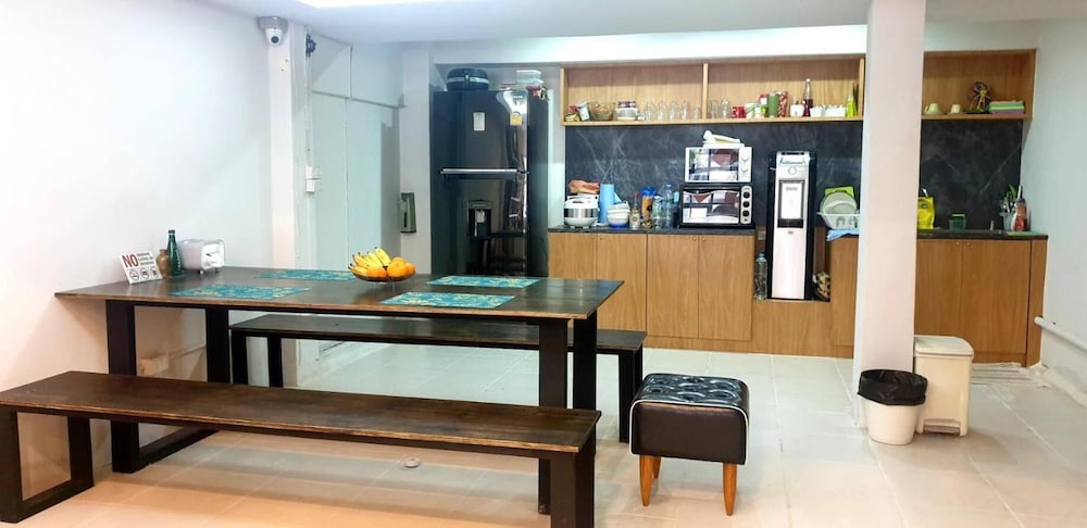 ASOKE MONTRI HOSTEL 9/50
