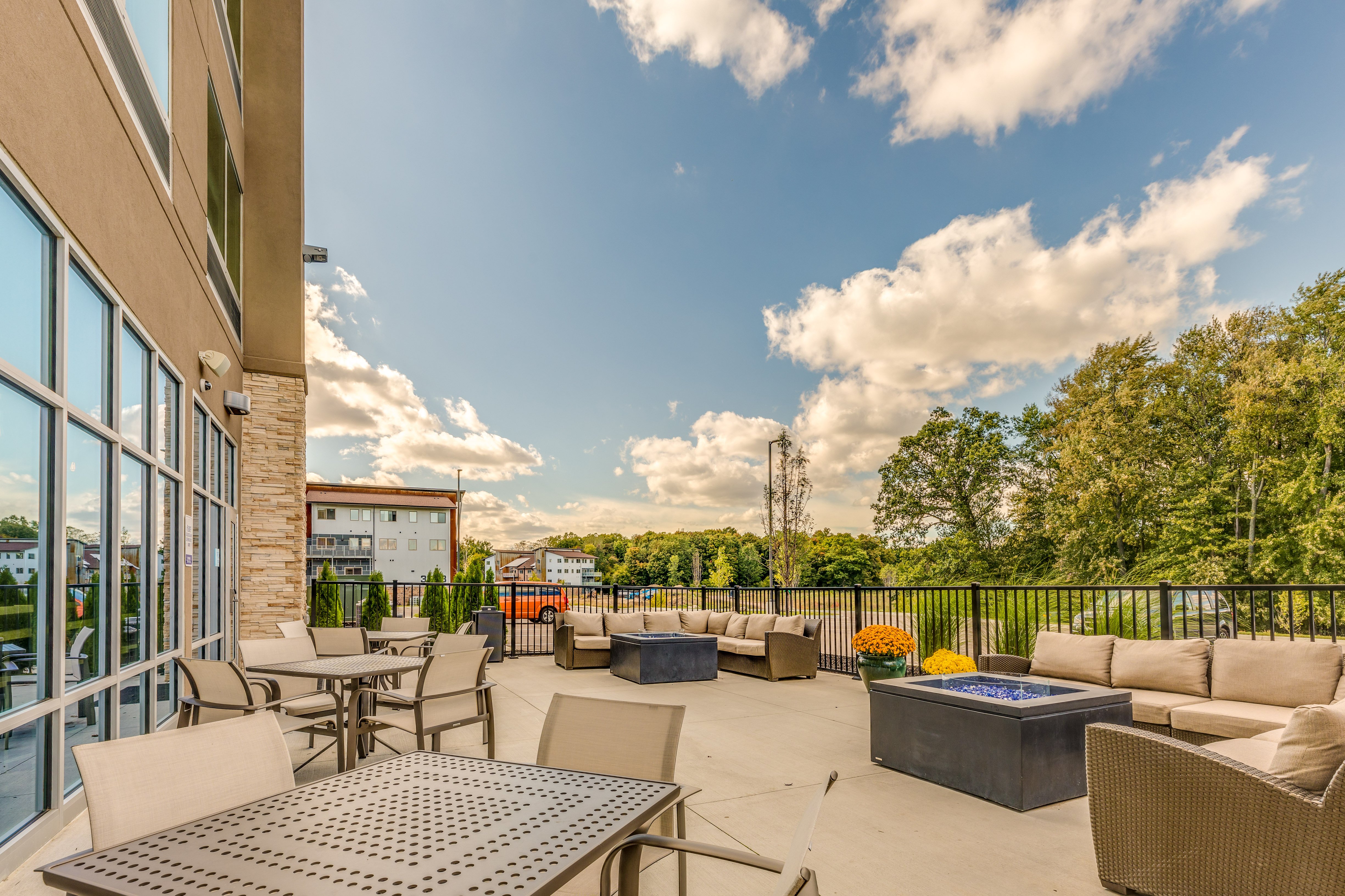 HOLIDAY INN EXPRESS & SUITES OKEMOS - UNIVERSITY AREA 26/41