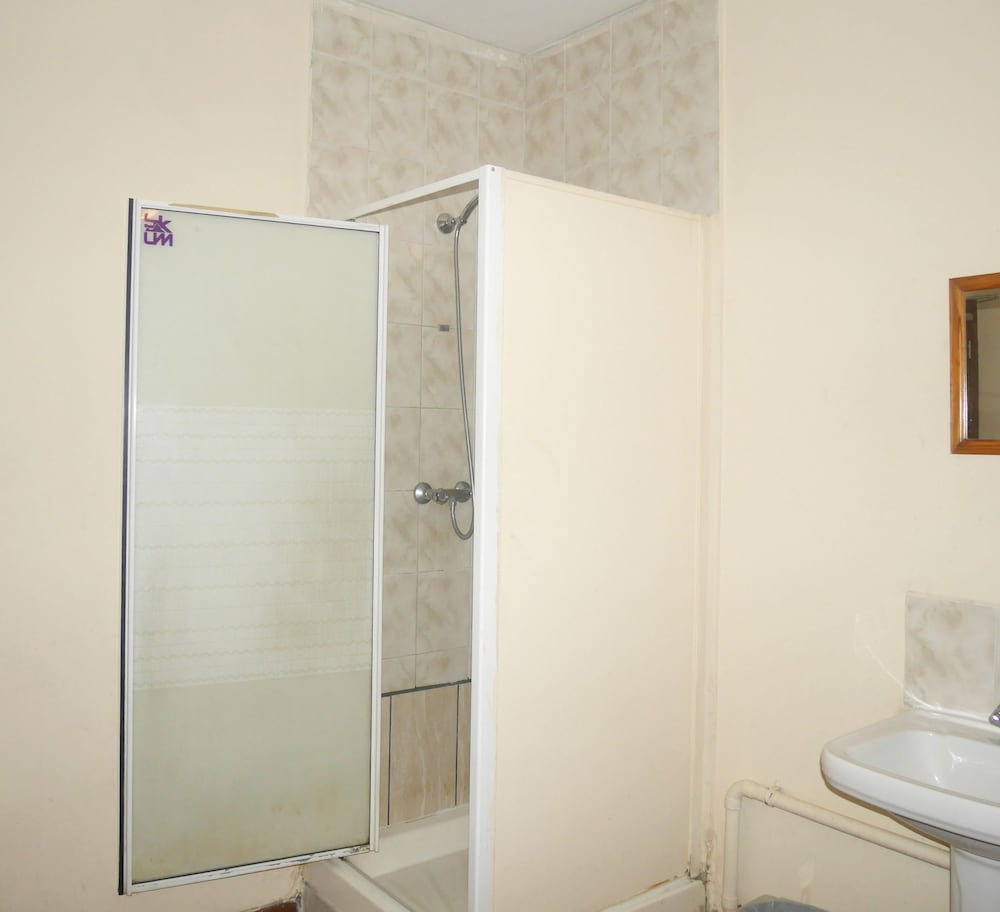 Kensal Green Backpackers 1 54/56