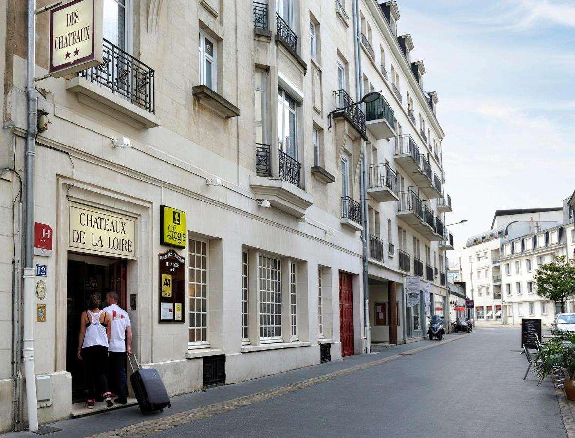 HÔTEL DES CHÂTEAUX DE LA LOIRE 46/50