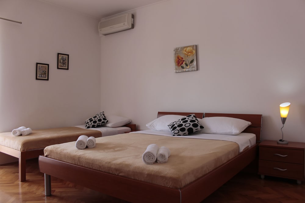 Studios & Rooms Fiesta 10/35