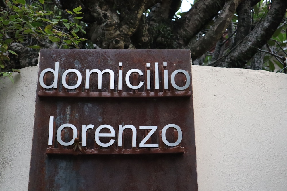 Domicilio Lorenzo Apartelle 2/71