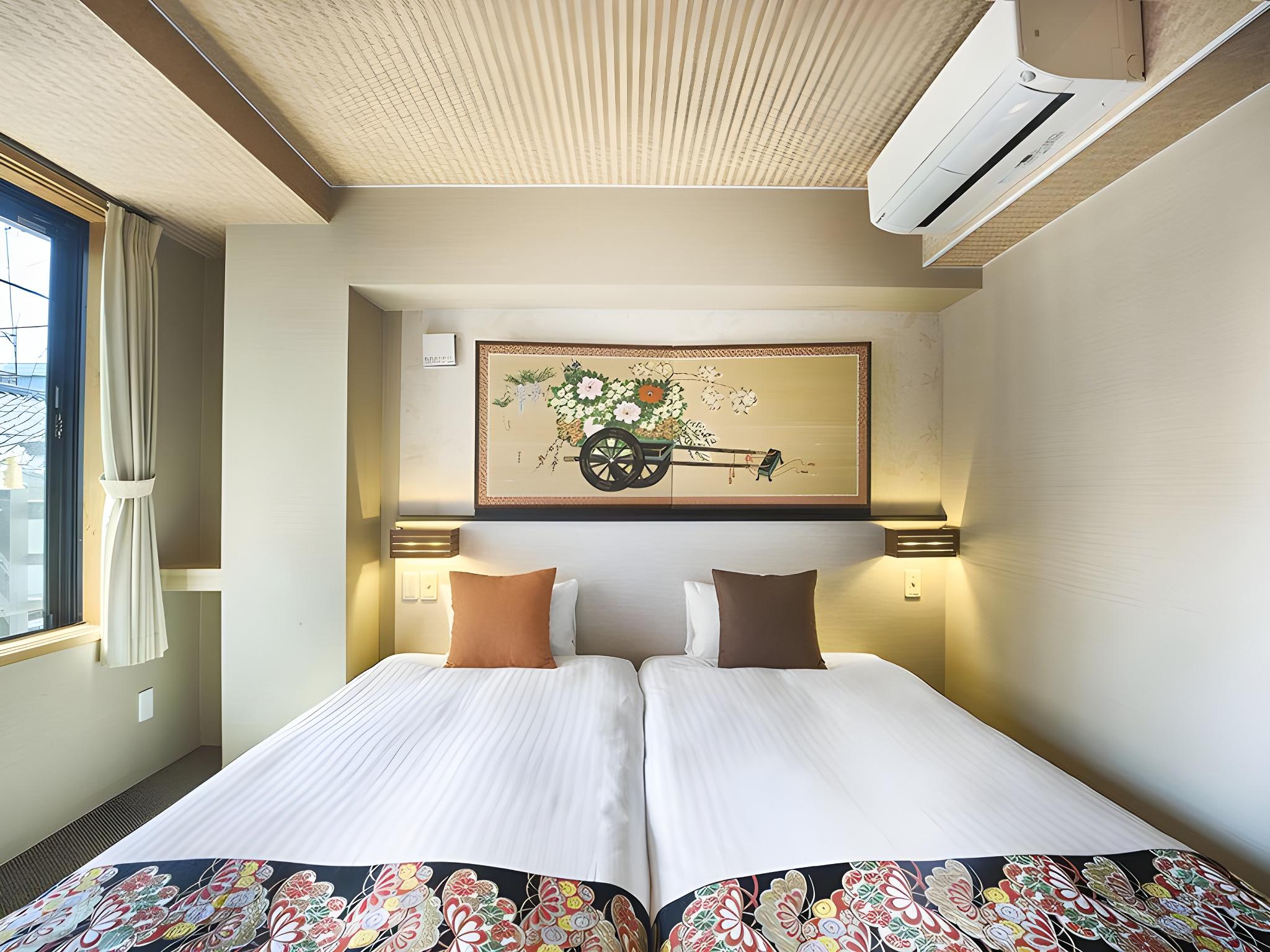 Moderate, Twin Beds