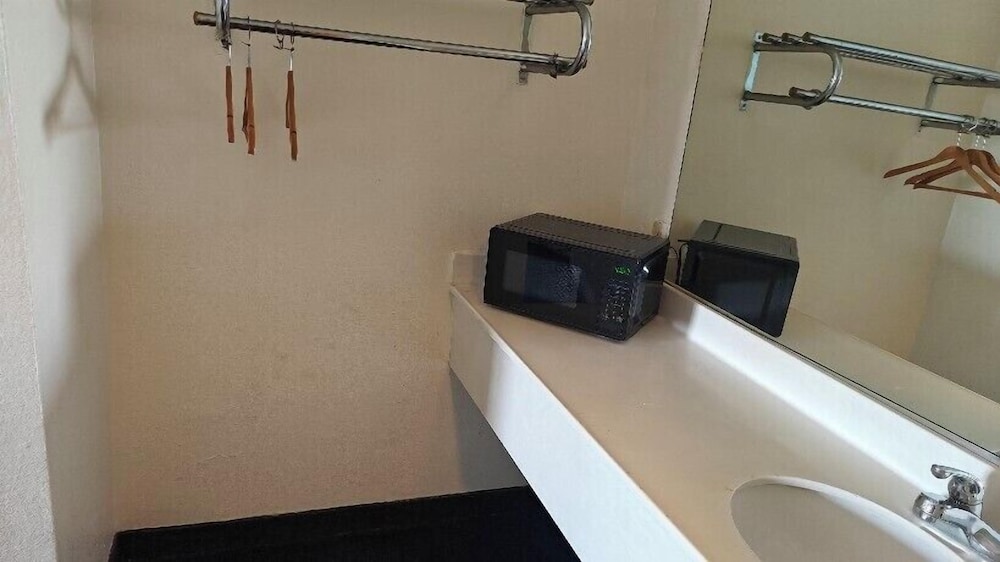 Travelodge by Wyndham Richmond Kentucky 20/35