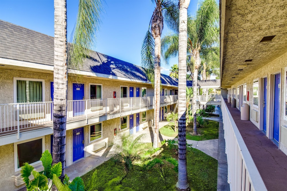 Motel6 Riverside, CA - South 45/51