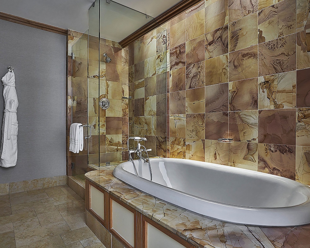 Four Seasons Resort Whistler 83/100