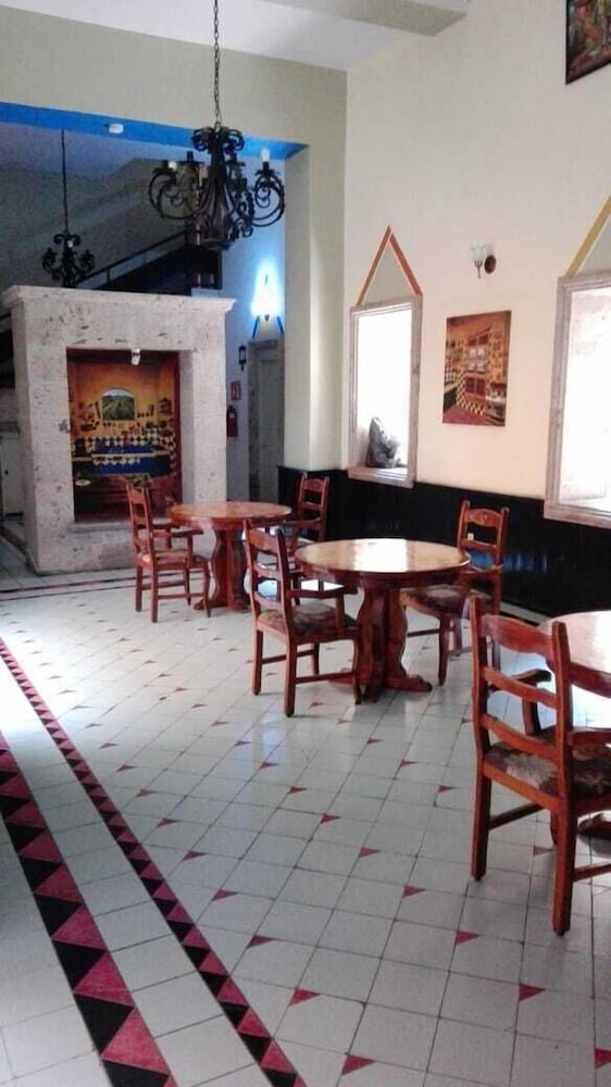 Posada Hidalgo Inn 30/40