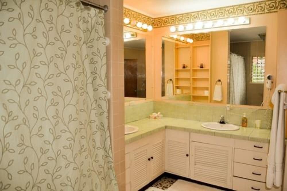 The Cariari Bed and Breakfast 50/50