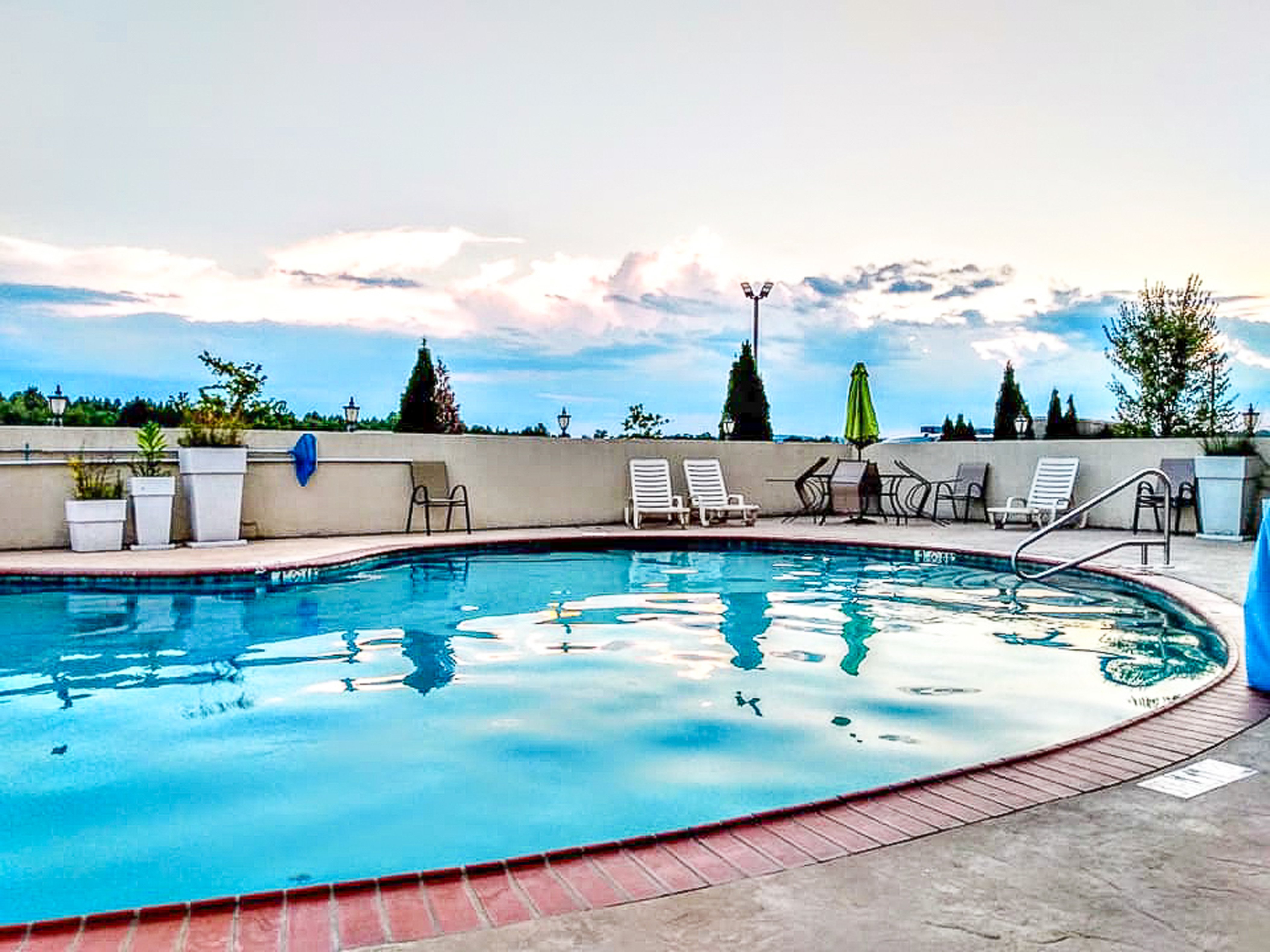 HOLIDAY INN GUIN 30/65